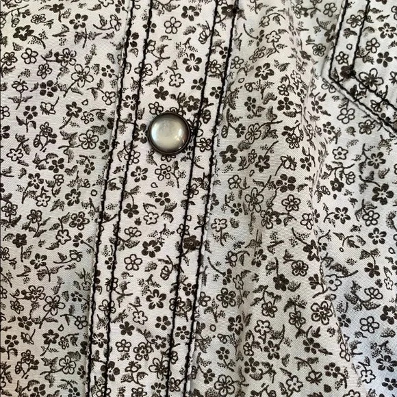 Men’s button up size medium - Picture 8 of 8